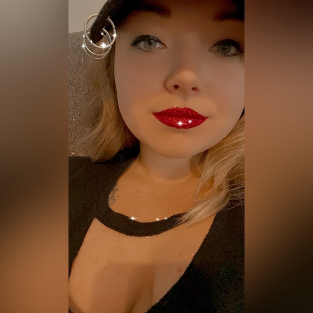 Meet your Posher, Caitlin